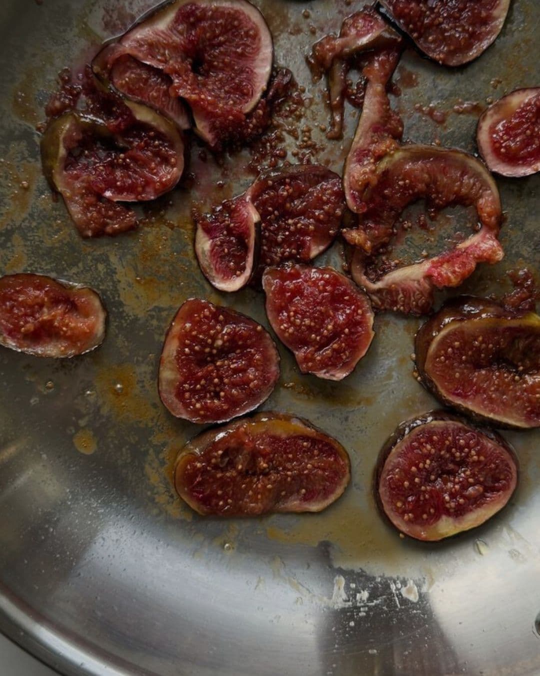 figs in pan